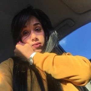 Meet your Posher, Raysa